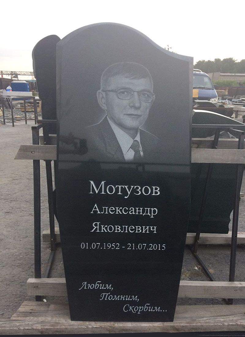 Памятник №010 из черного гранита — фото 5